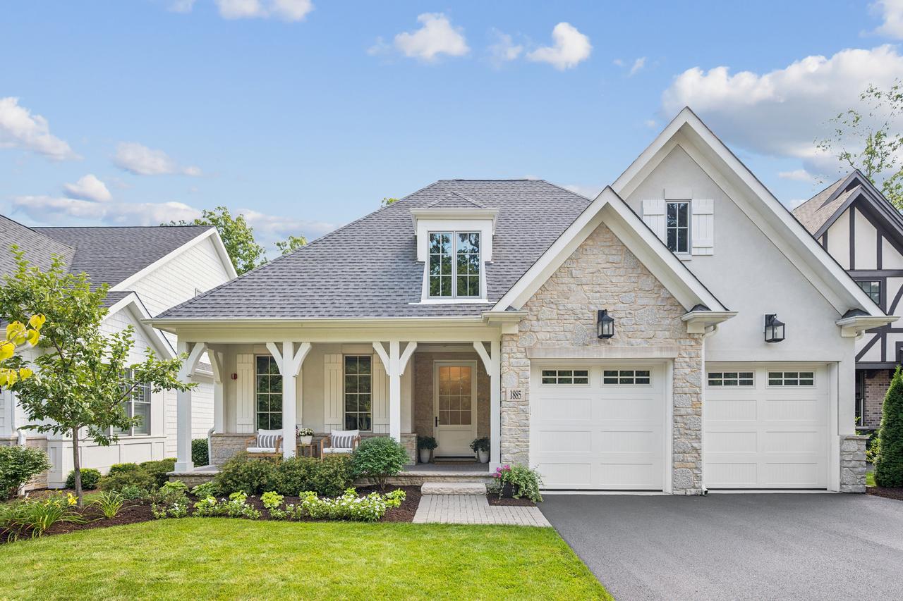 1885 Amberley Ct., Lake Forest, IL 60045