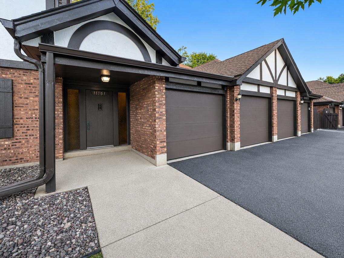 11151 Cottonwood Dr. #19C, Palos Hills, IL 60465