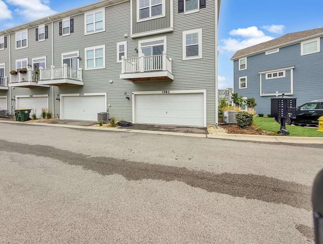 1582 Albany St., Grayslake, IL 60030