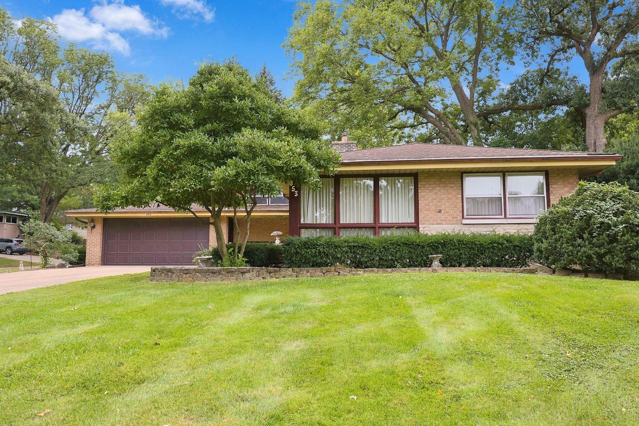 853 Edgewater Dr., Naperville, IL 60540
