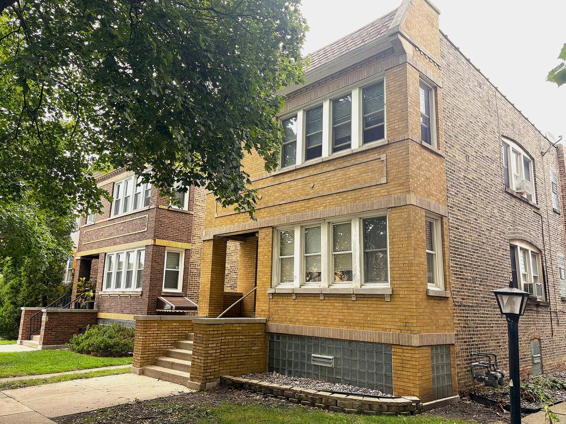 1909 Wesley Ave., Berwyn, IL 60402