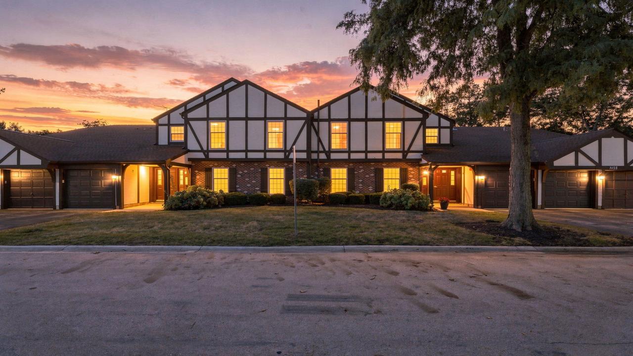 2158 Lancaster Cir. #101C, Naperville, IL 60565