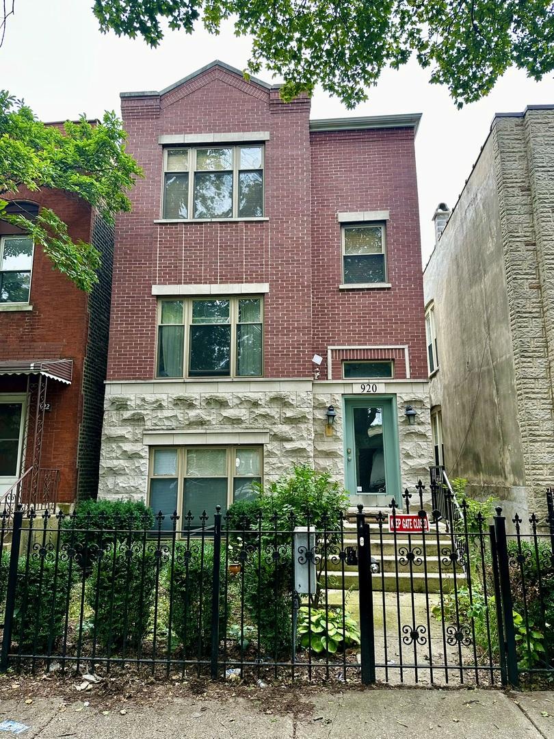 920 S Claremont Ave. #1, Chicago, IL 60612