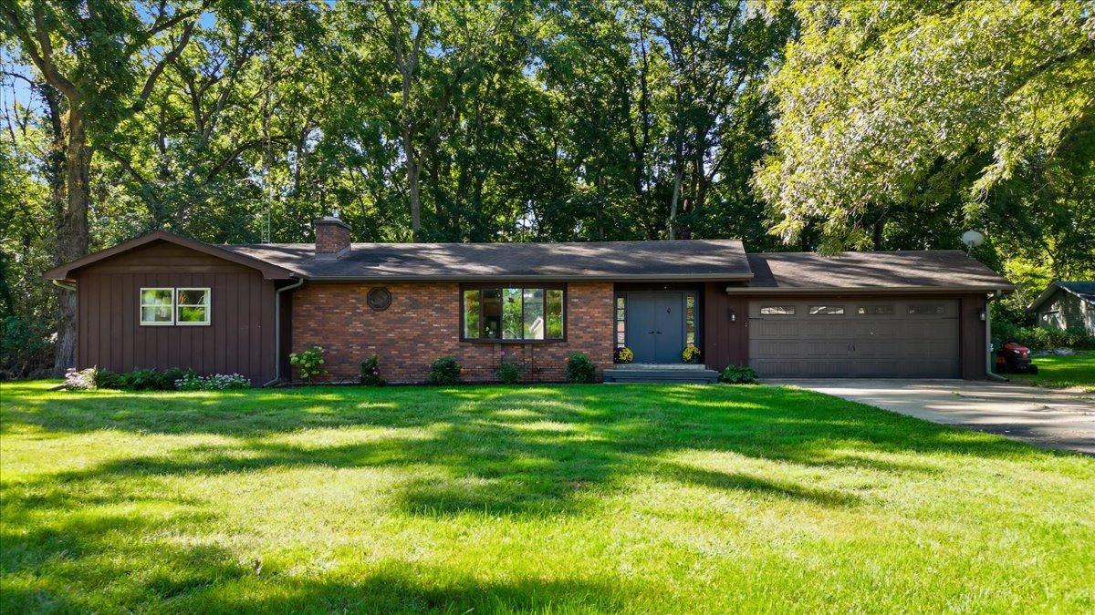 1113 River Oaks Dr., Dixon, IL 61021