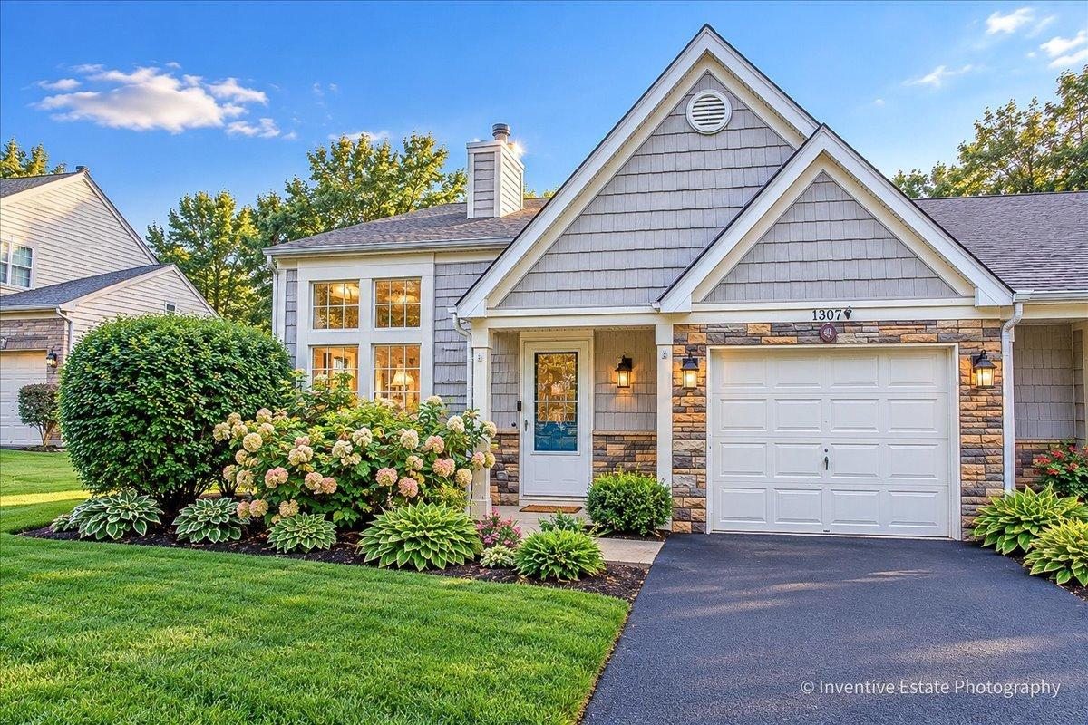 1307 Seabury Cir., Carol Stream, IL 60188