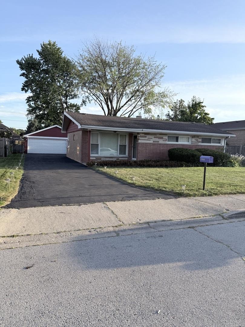 6635 W 87th St., Oak Lawn, IL 60453
