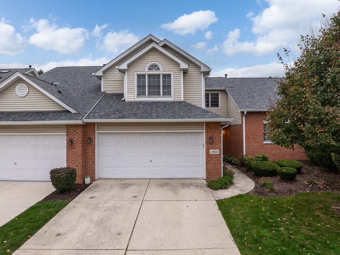 2012 Clover Ln., Woodridge, IL 60517