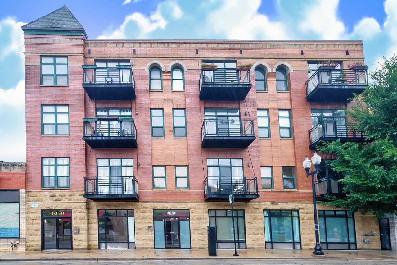 4050 N Lincoln Ave. #202, Chicago, IL 60618