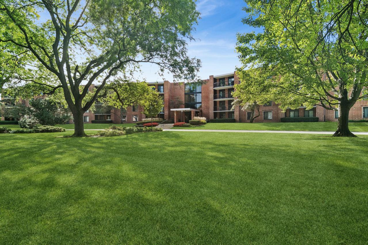 1605 E Central Rd. #213-B, Arlington Heights, IL 60005