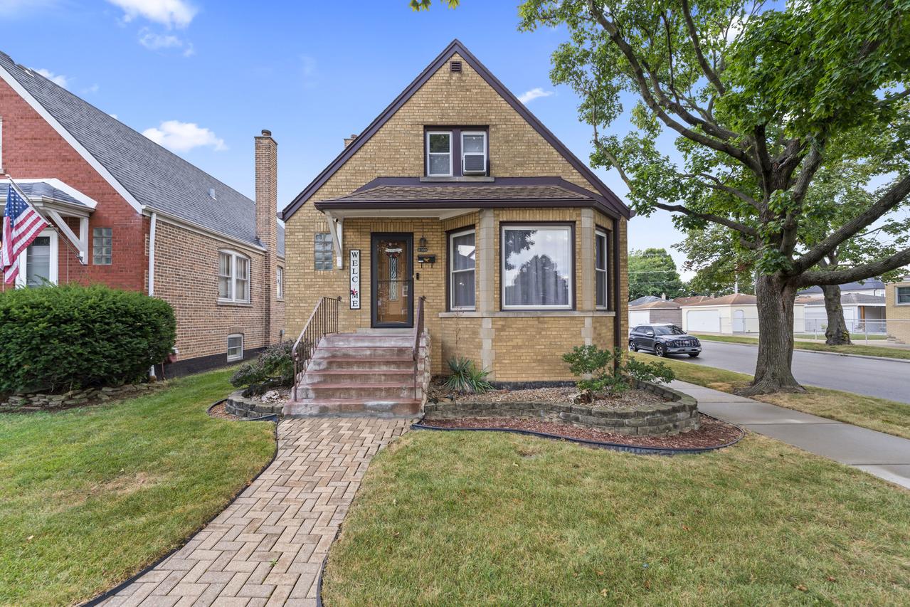 5300 S Narragansett Ave., Chicago, IL 60638