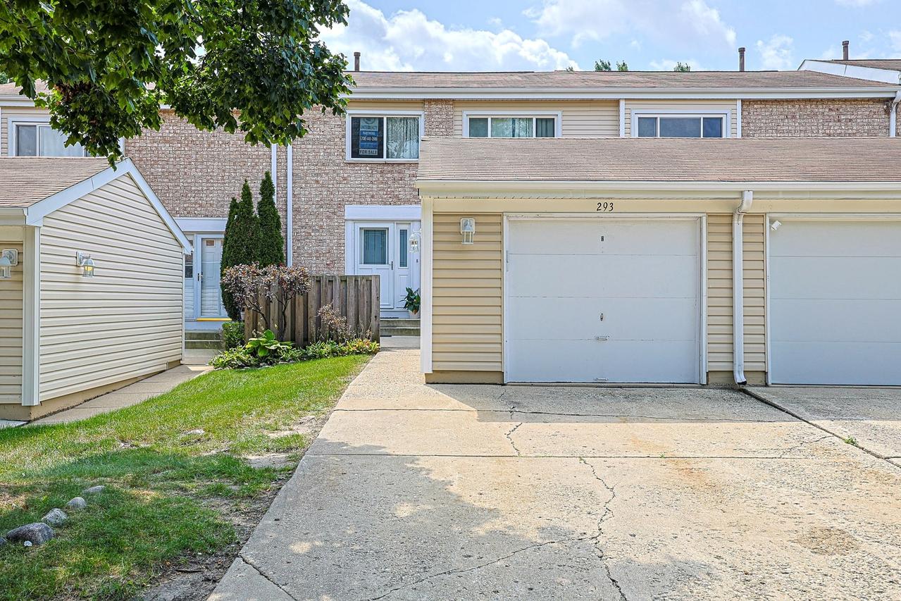 293 Barclay Dr., Glendale Heights, IL 60139