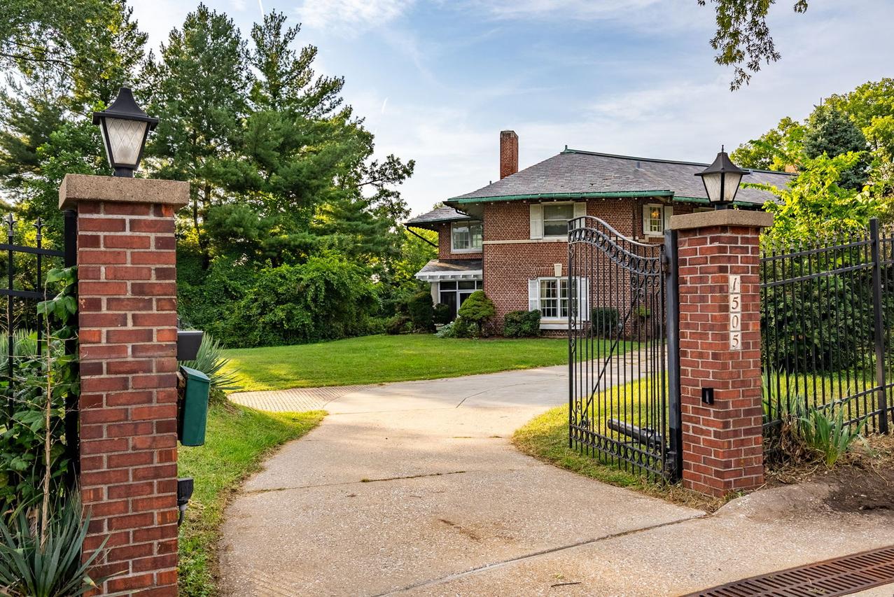 1505 19th Ave., Rock Island, IL 61201
