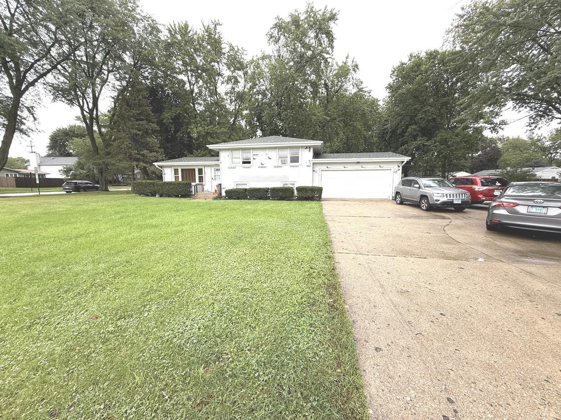 955 Silver Lake Rd., Cary, IL 60013