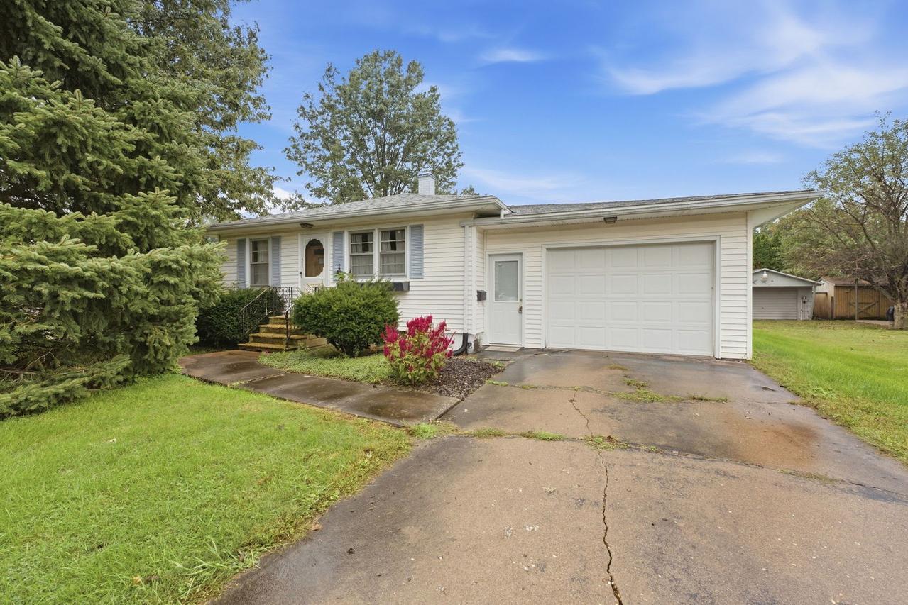 402 Sw 5th St., Aledo, IL 61231