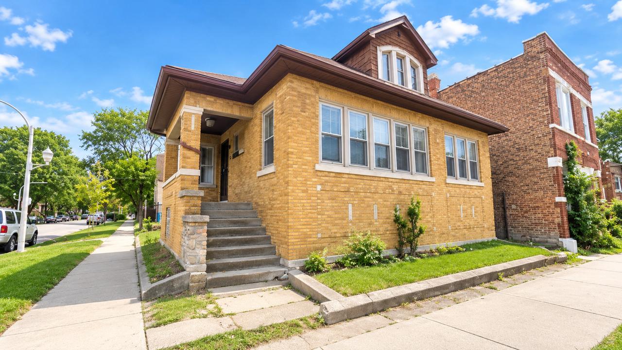 1435 W Marquette Rd., Chicago, IL 60636