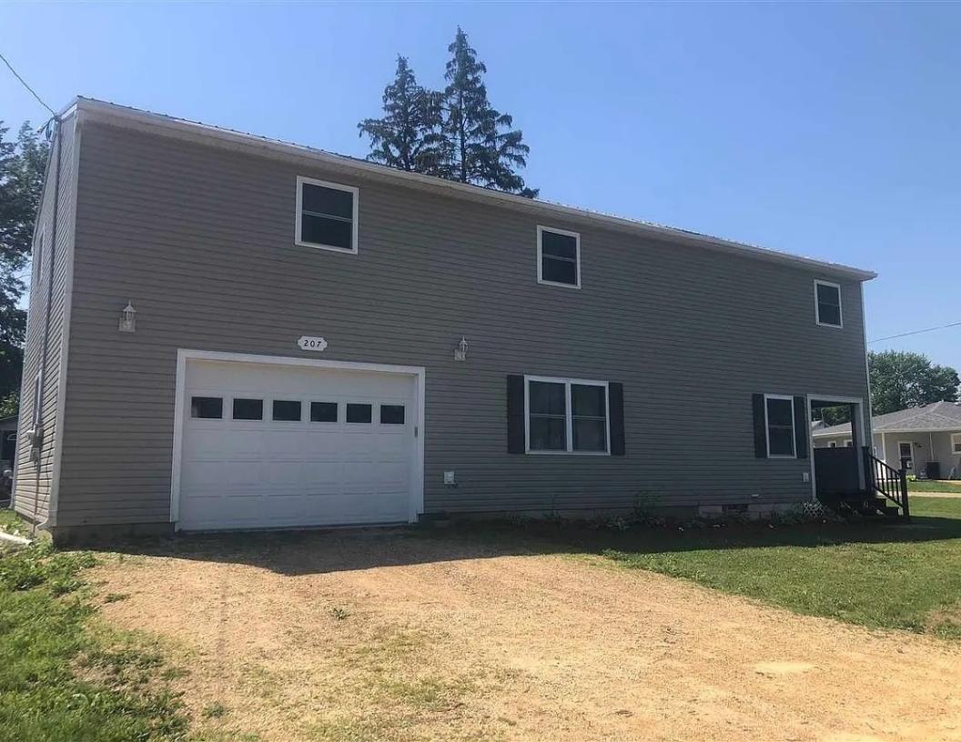 207 W Avon St., Forreston, IL 61030
