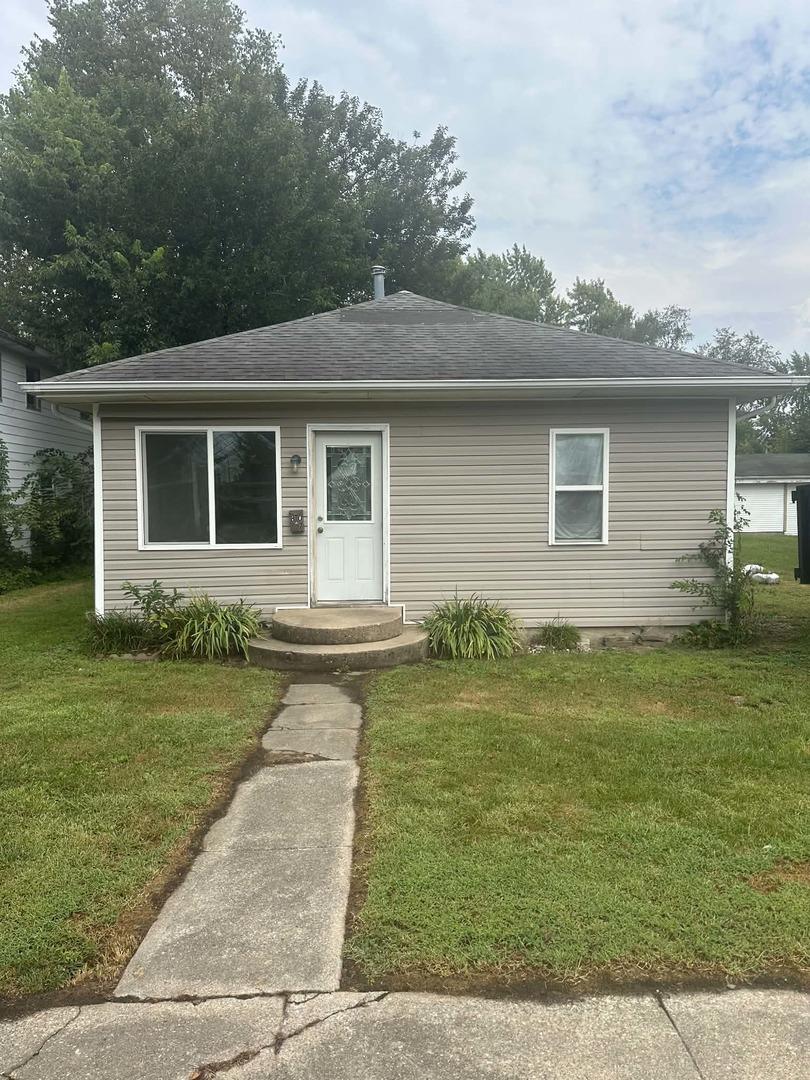 807 S Spruce St., Villa Grove, IL 61956