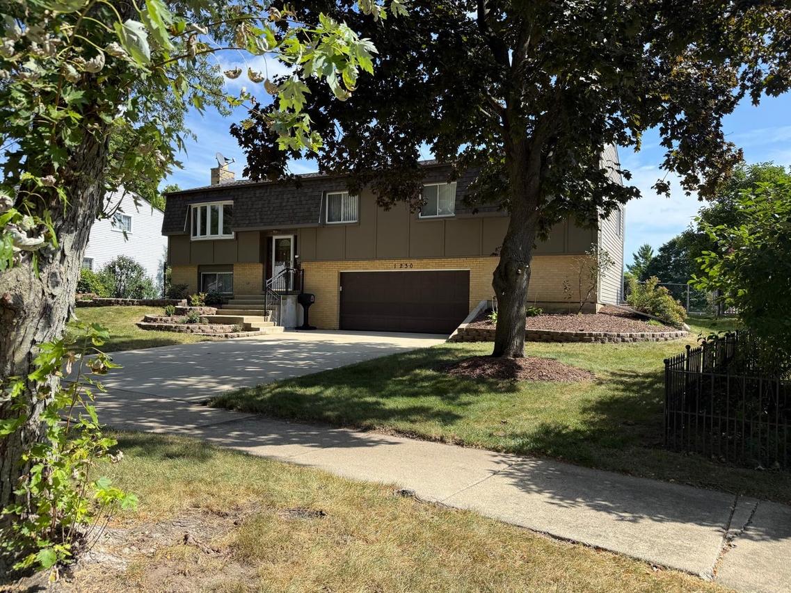 1230 Durham Dr., Wheaton, IL 60189
