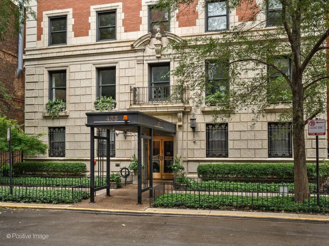 433 W Briar Pl. #1B, Chicago, IL 60657