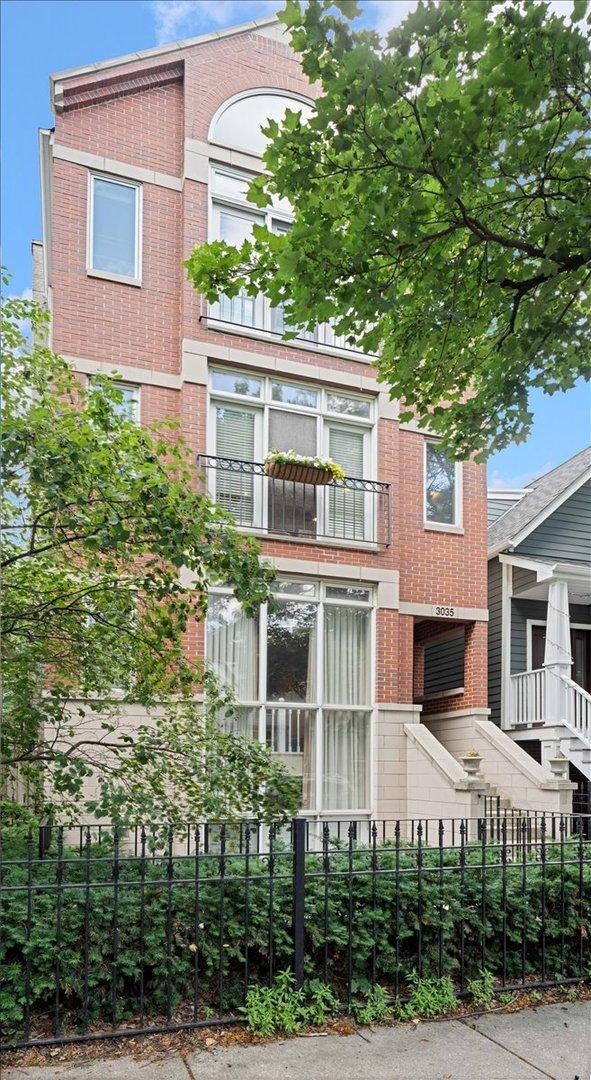 3035 N Seminary Ave. #2, Chicago, IL 60657