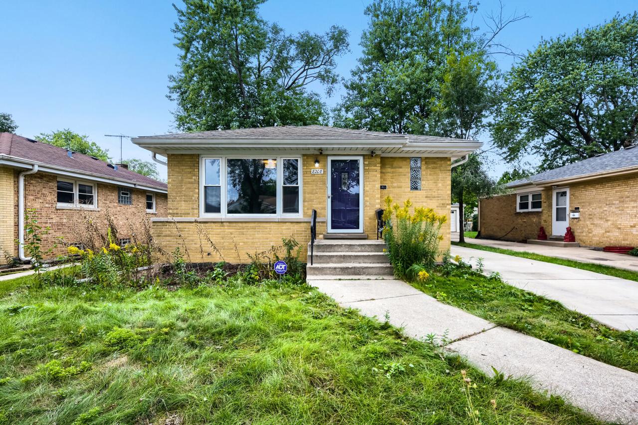 8208 Ridgeway Ave., Skokie, IL 60076