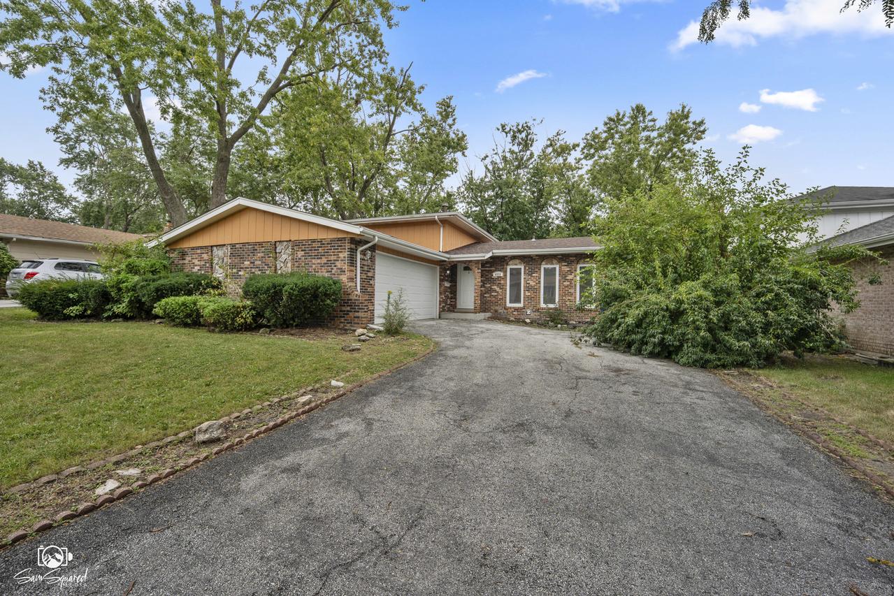 4329 Applewood Ln., Matteson, IL 60443
