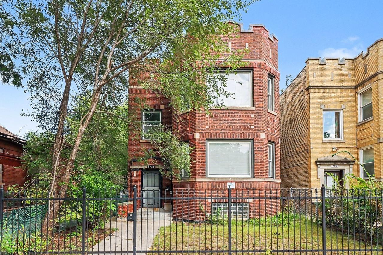 6931 S Woodlawn Ave., Chicago, IL 60637