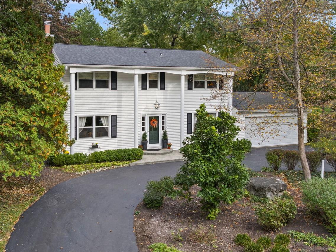 4N057 Thornapple Rd., St. Charles, IL 60174