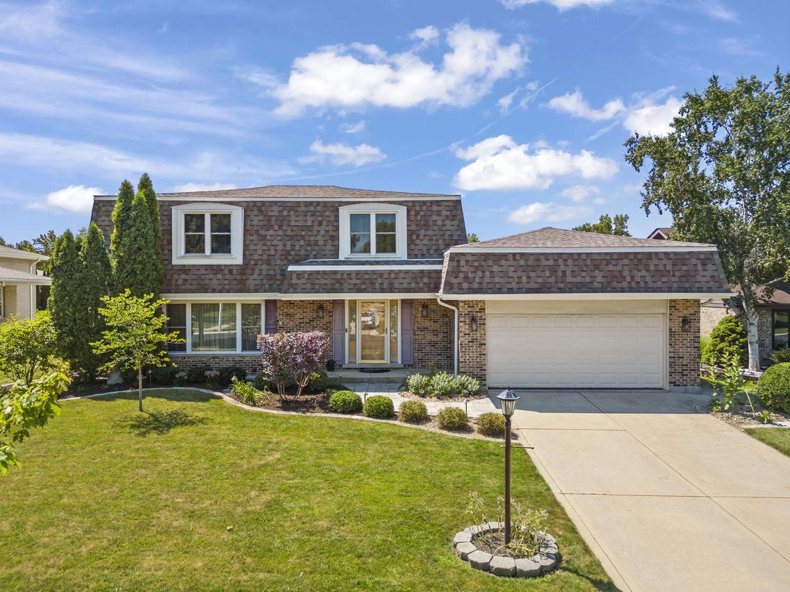 609 Honey Locust Ln., Darien, IL 60561