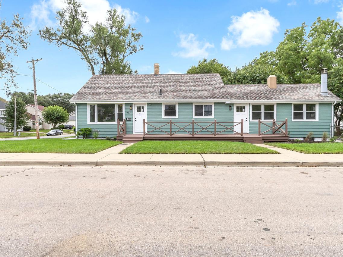 725 Dixon Ave., Elgin, IL 60120
