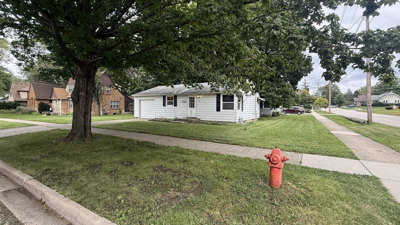 33 S Aldine St., Elgin, IL 60123