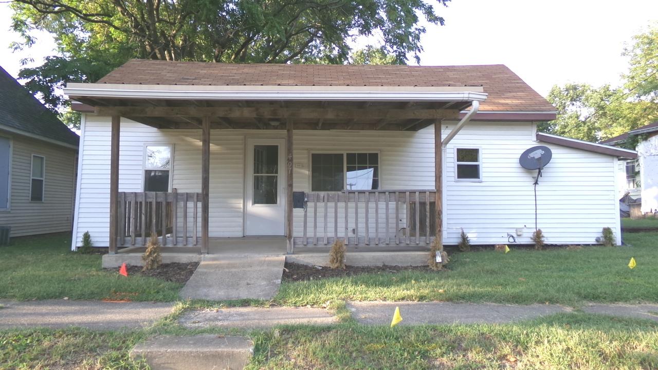 407 E Woodlawn St., Clinton, IL 61727