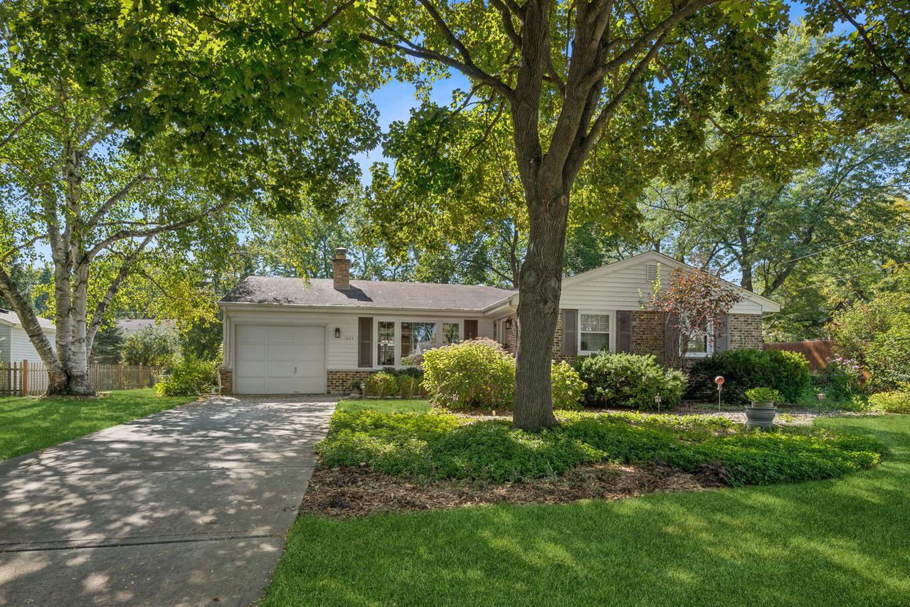 1627 E Jonquil Ter., Arlington Heights, IL 60004