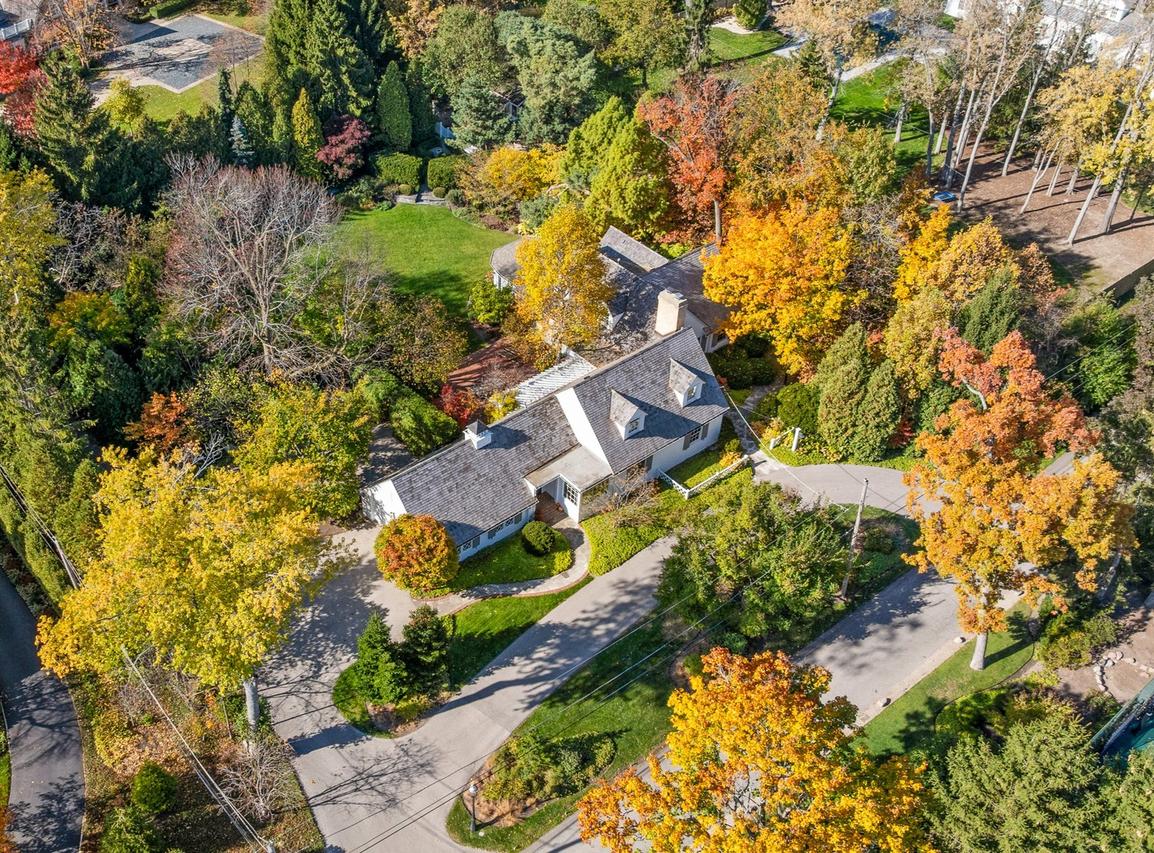 1070 Meadow Ln., Lake Forest, IL 60045