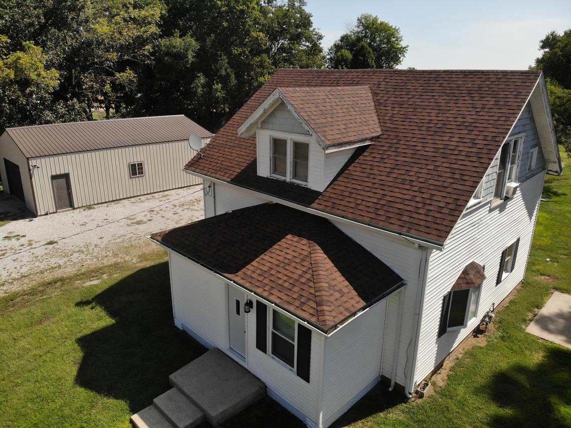 104 N Poplar St., Farina, IL 62838