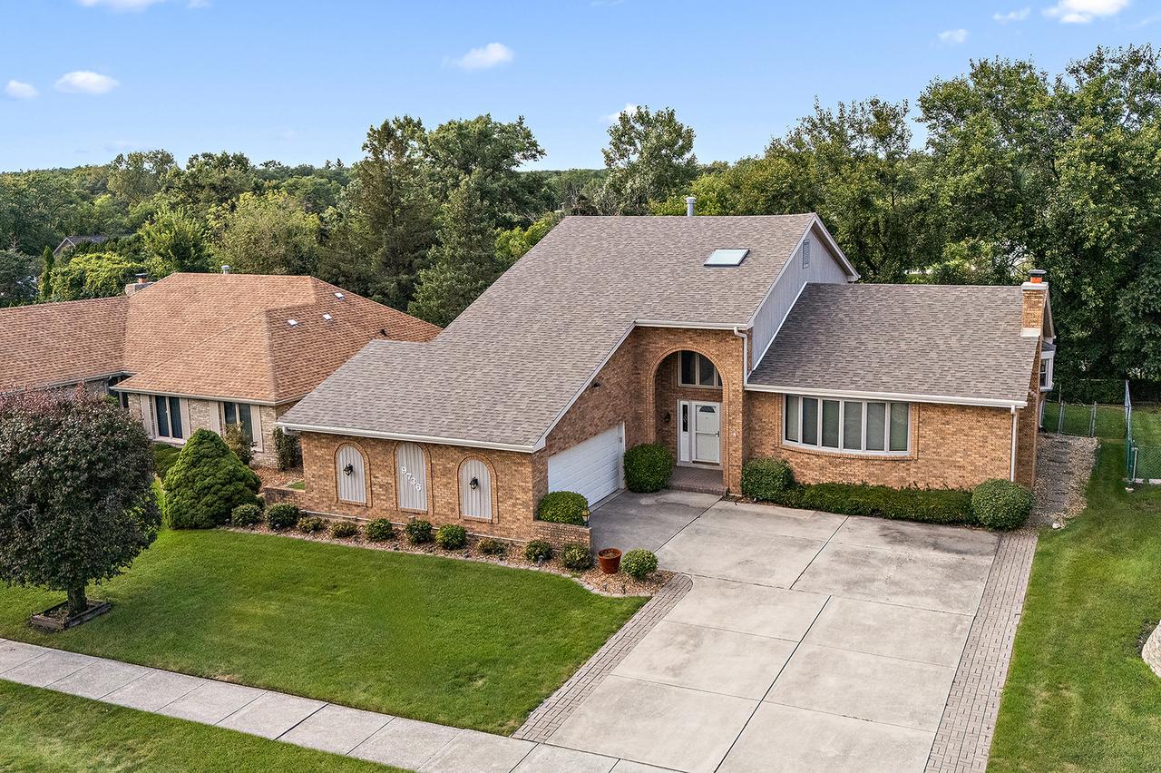 9736 W Pebble Dr., Palos Park, IL 60464