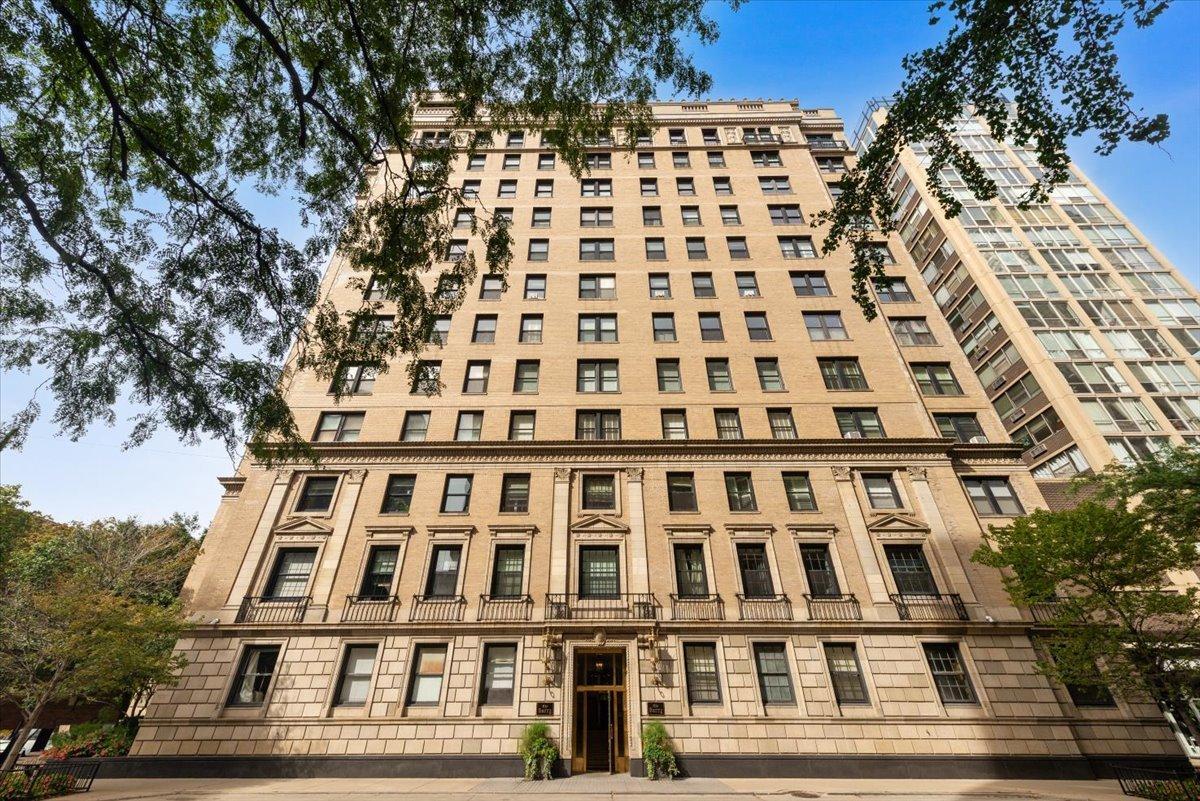 3100 N Sheridan Rd. #10E, Chicago, IL 60657