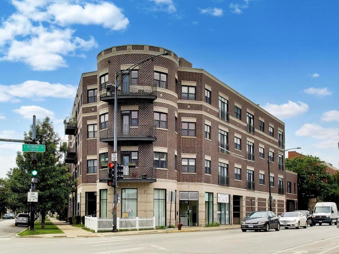 3028 W Roscoe St. #203, Chicago, IL 60618