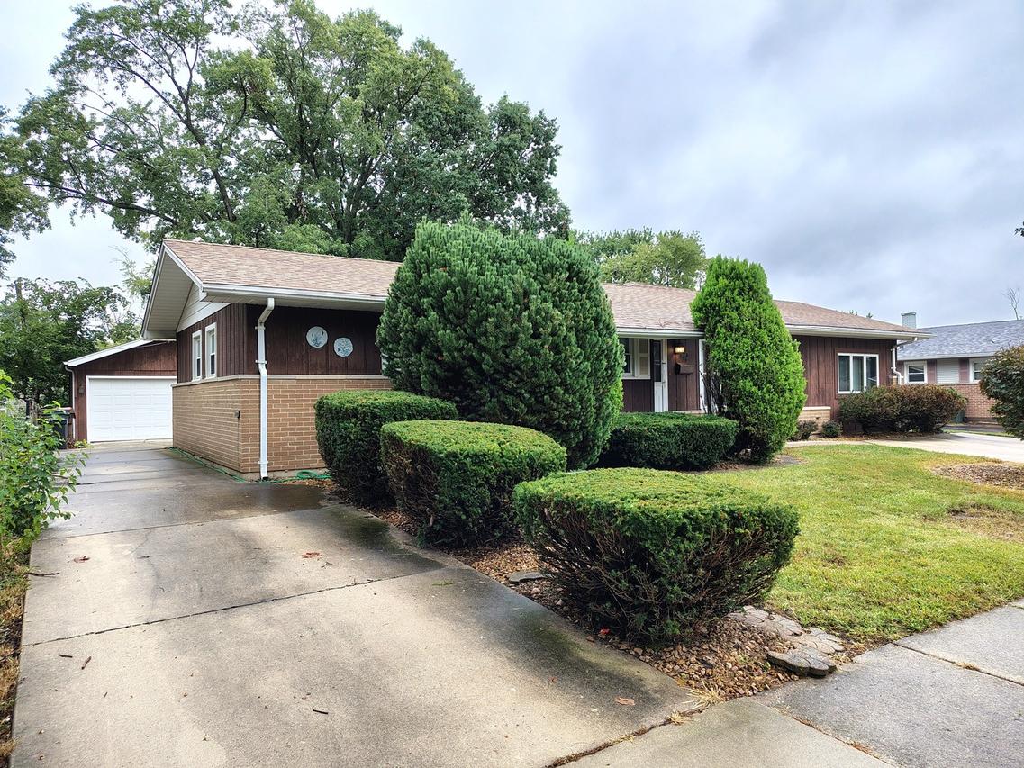 15017 Sunset Ave., Oak Forest, IL 60452