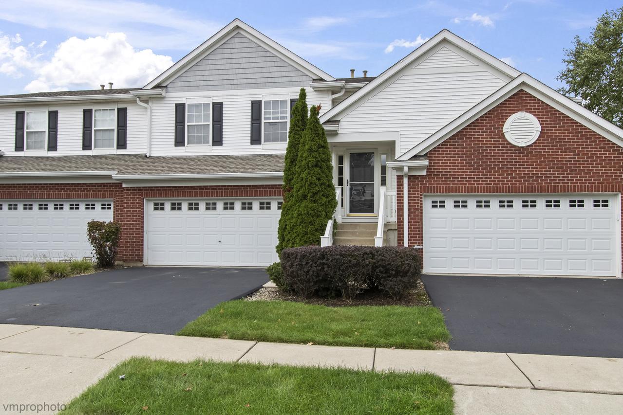 1582 Matthew Dr., Algonquin, IL 60102