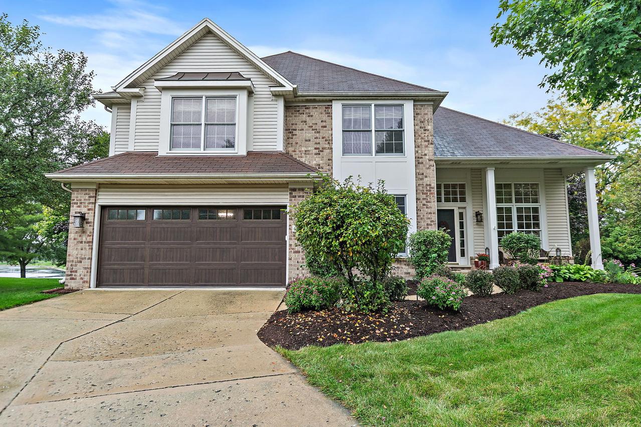 11 Lakeridge Ct., South Elgin, IL 60177