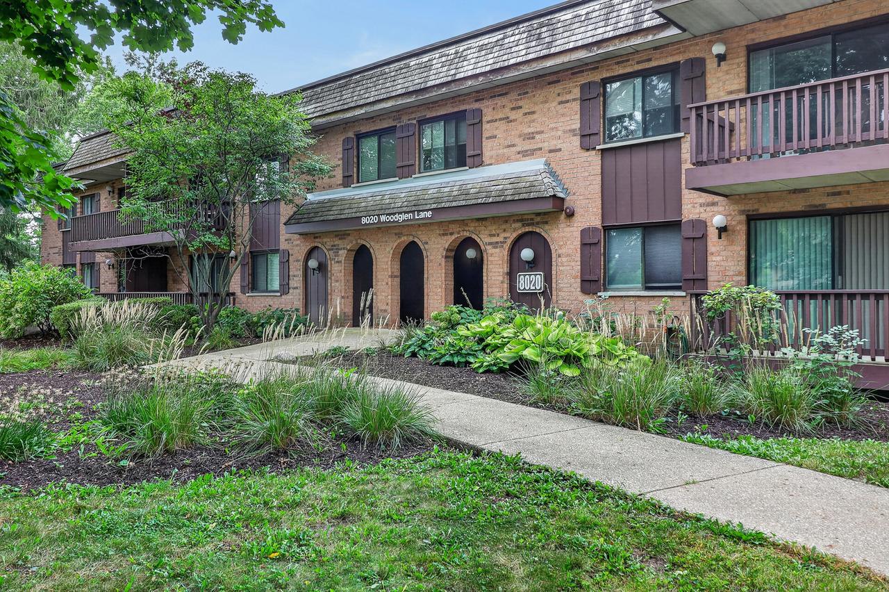 8020 Woodglen Ln. #202, Downers Grove, IL 60516