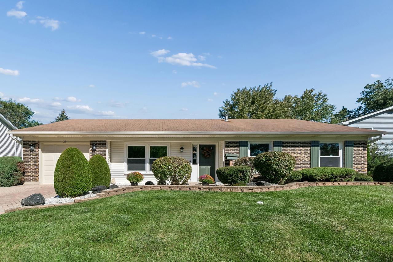 25 Red Haw Ln., Lake Zurich, IL 60047