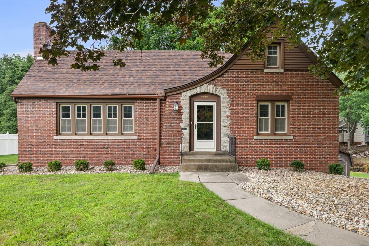 2601 12th St., Moline, IL 61265