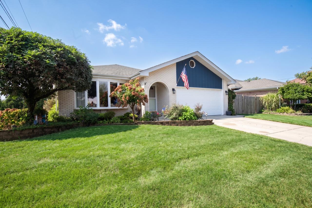 9430 S 69th Ave., Oak Lawn, IL 60453