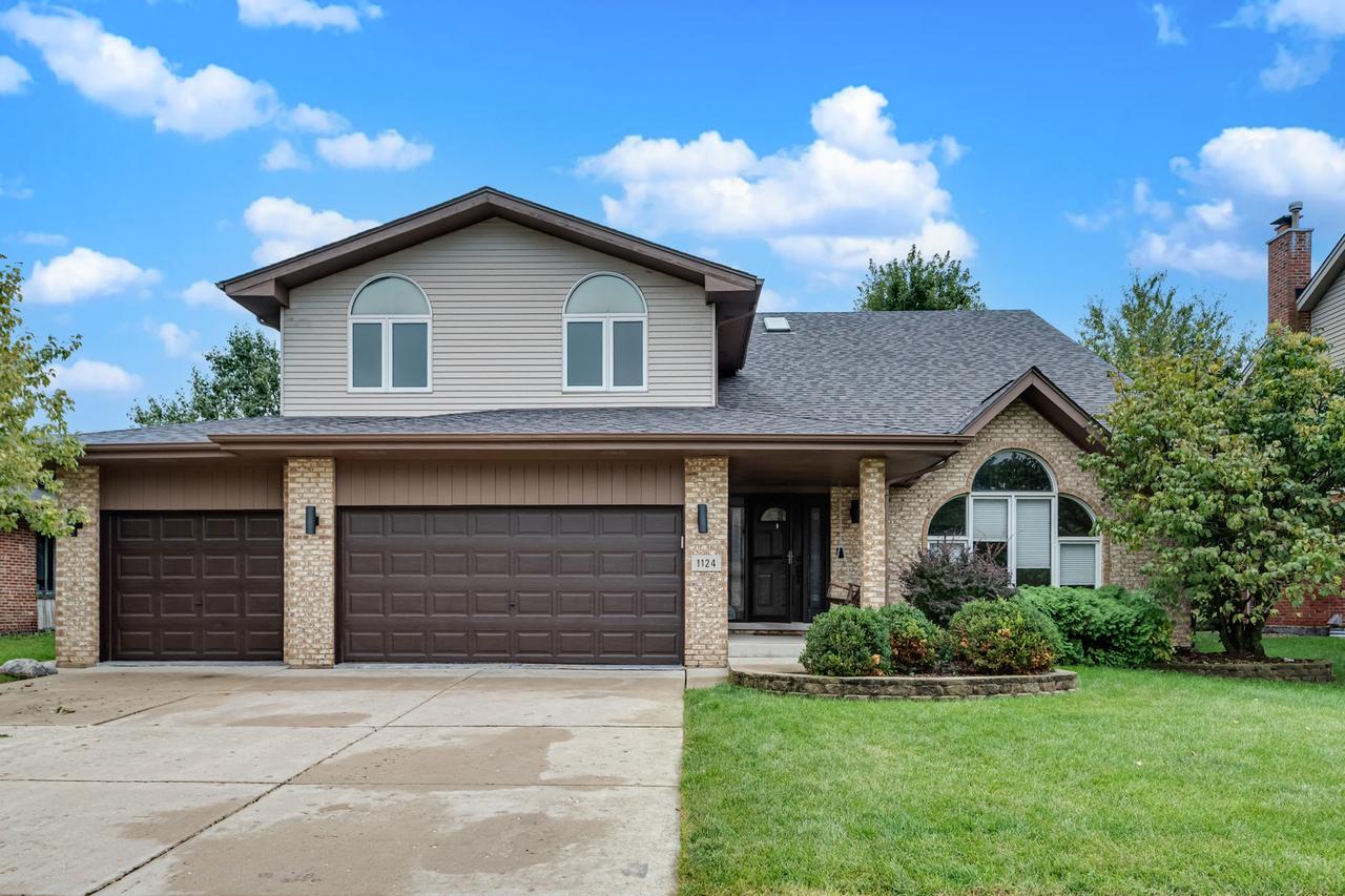 1124 Covington Dr., Lemont, IL 60439