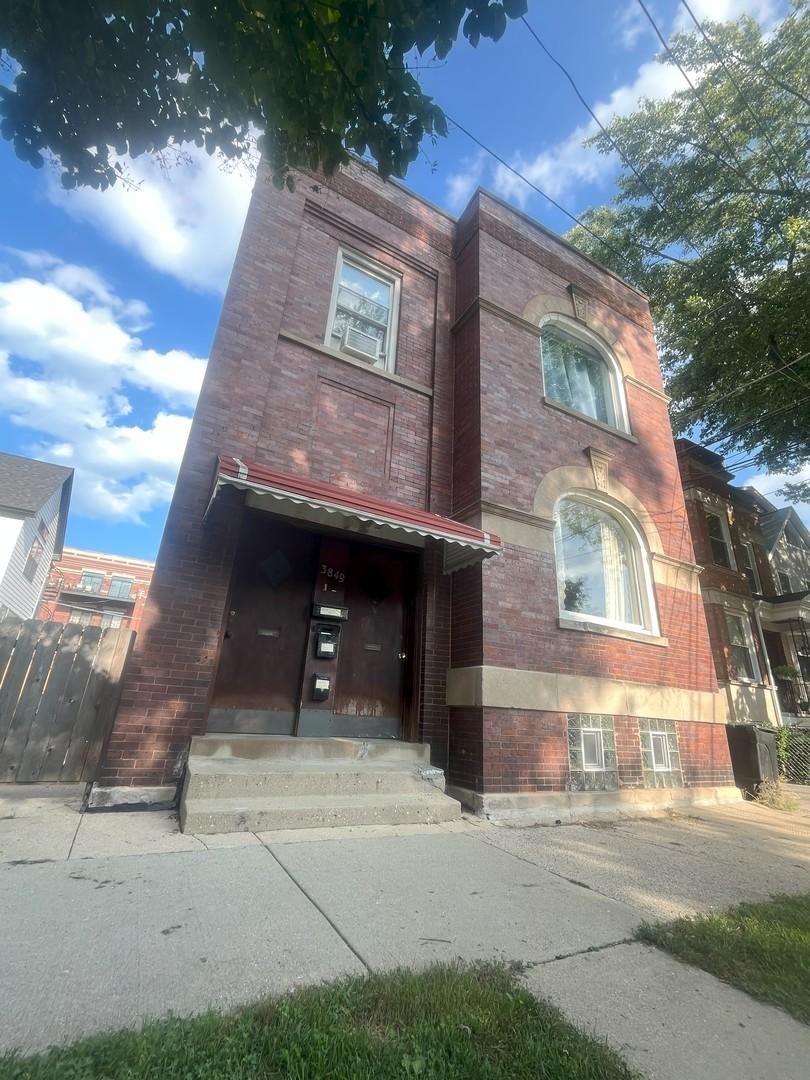 3849 N Marshfield Ave., Chicago, IL 60613