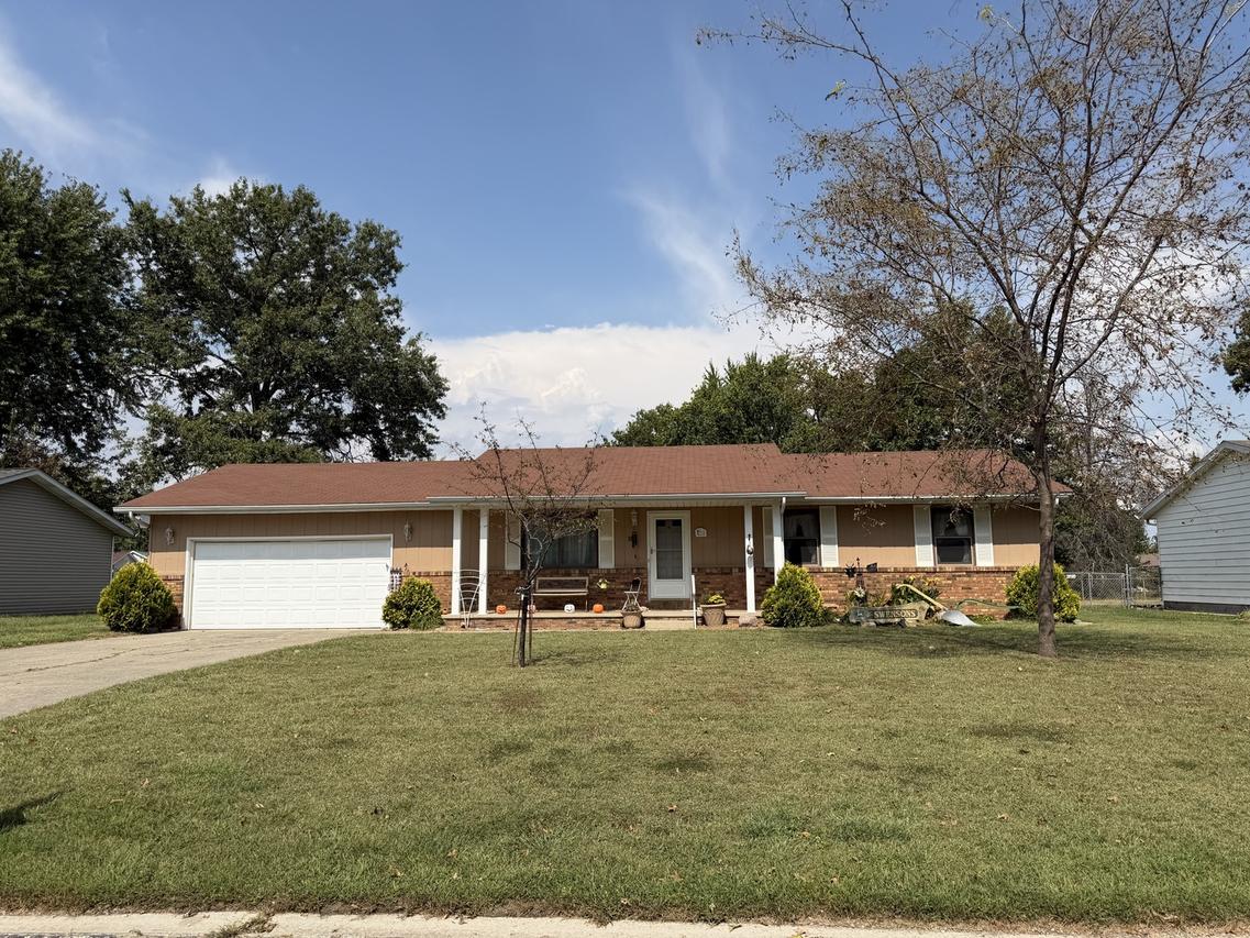 374 Northwood Ln., Salem, IL 62881