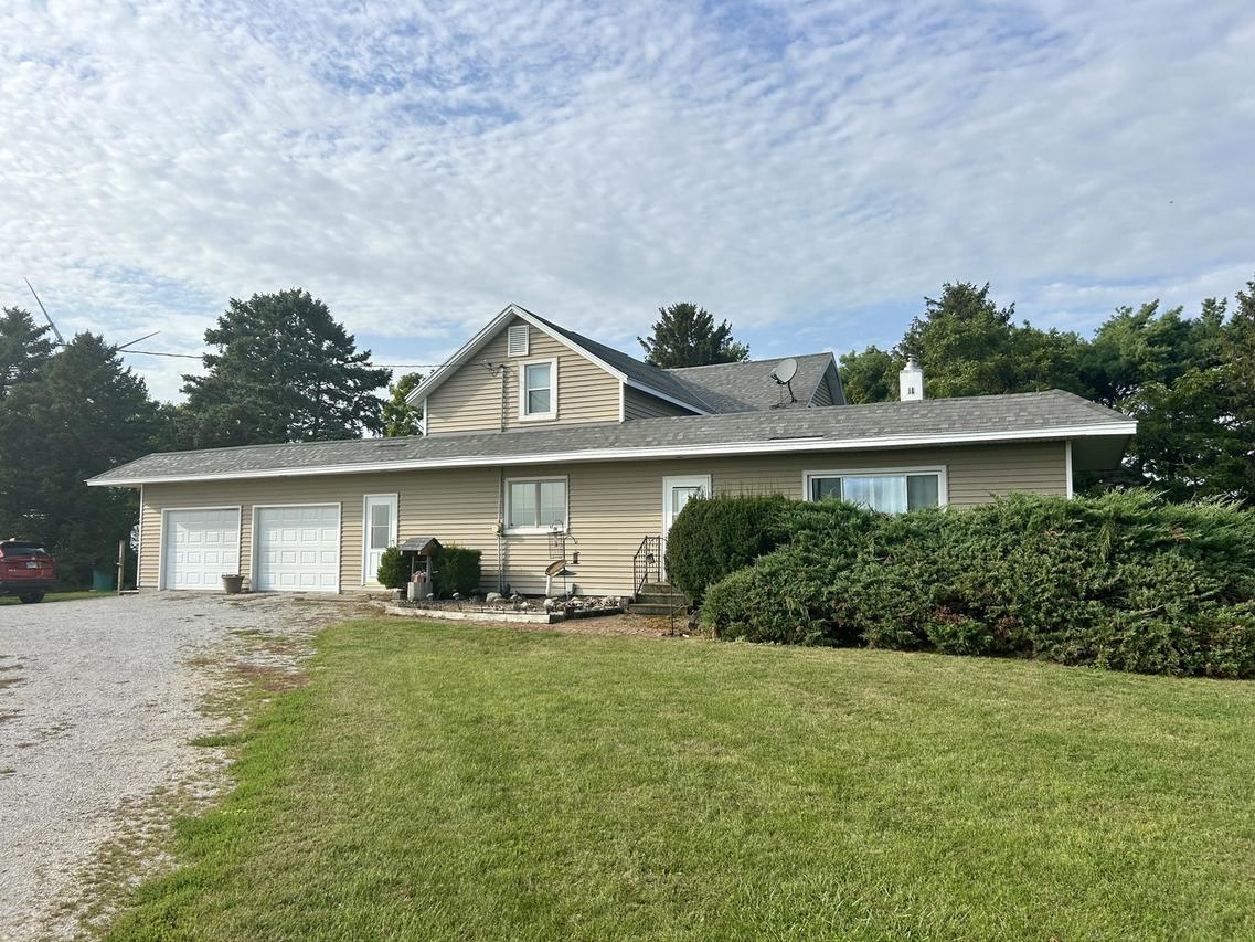 27256 N 2850 East Rd., Chenoa, IL 61726