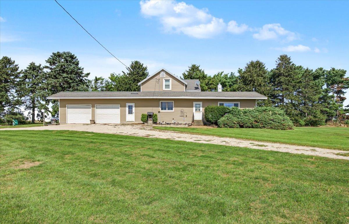 27256 N 2850 East Rd., Chenoa, IL 61726